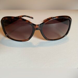 Simply Vera By Vera Wang Sunglasses for Women